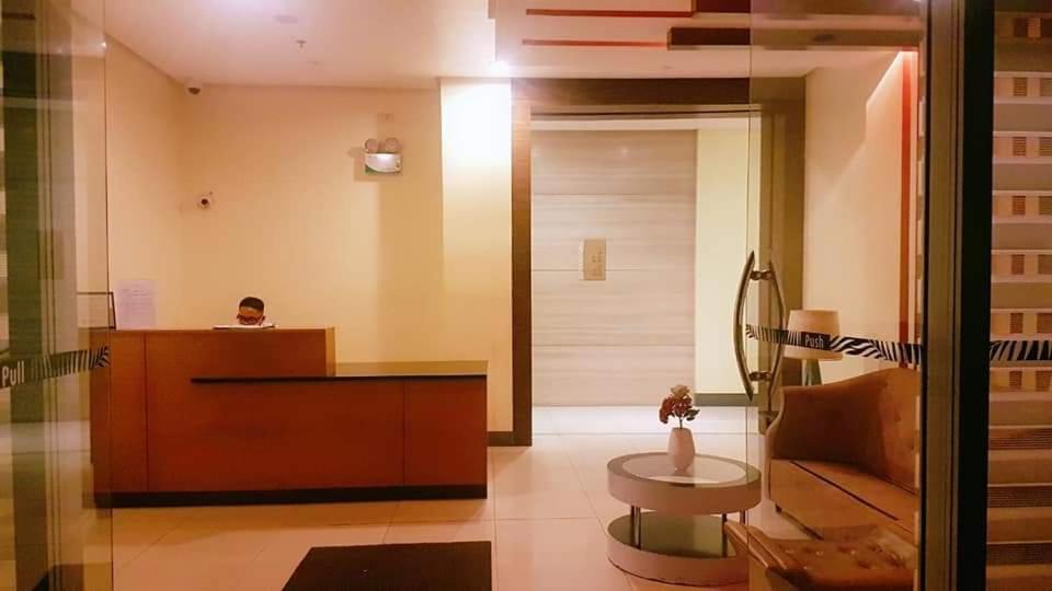 One Palm Tree Villas Condo Across Naia Terminal 3 Manila Bagian luar foto